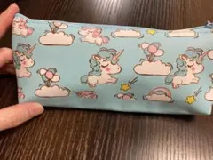 ユニコーンデザインのペンケース水色