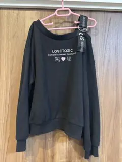 LOVETOXIC オフショルダー ブラック トレーナー