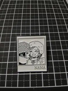NANA ピンバッジ