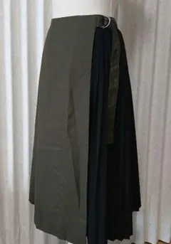 バルコニーアンドベッド サイドプリーツスカート カーキ×黒