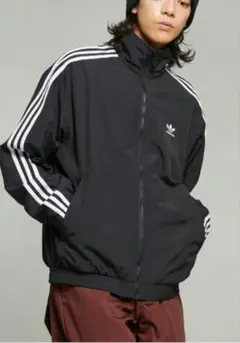 アディダスオリジナル　トラックジャケット