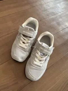 new balance グレー スニーカー