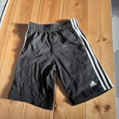 キッズアディダス　140ハーフパンツ　ショートパンツ　短パン