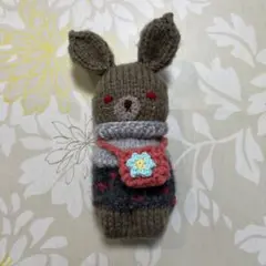 スウェーデンドール　手編みのうさぎ型あみぐるみ　少し大きい子