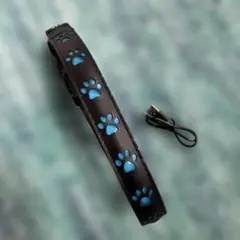 足跡デザインの犬用首輪