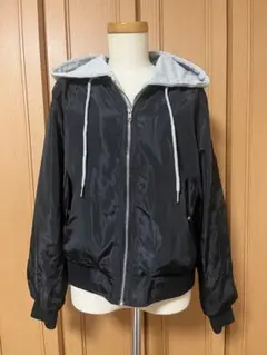 ブラック ジャンパー フード付き