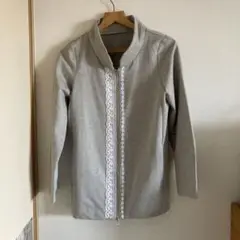 美品　レース付パーカー