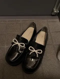 パールリボン付きブラックローファー