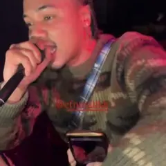 オリーブグリーン Vネック ニットセーター　cfnmalik