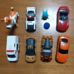 ミニカーと犬のフィギュアセット