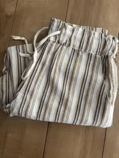 テーパードパンツ　ストライプ　柄　夏