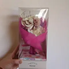 ピンクの造花ブーケ バラの香り付き