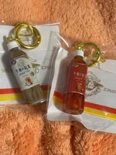 午後の紅茶 40周年記念キーホルダー 2種 デイリーヤマザキオリジナル