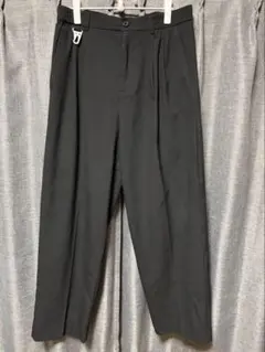 ZARA ブラック タック入り スラックス Dカン付きのサムネイル