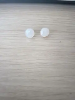 ホワイトパール風ピアス カボション　スタッドピアス