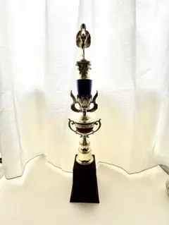天使の像付きシルバートロフィーのサムネイル