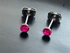▽スワロフスキー 一粒ピアス 4mm 渋グリーン ステンレス 12 - メルカリ