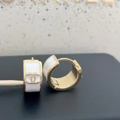 ココマークピアス　CCロゴピアス 白