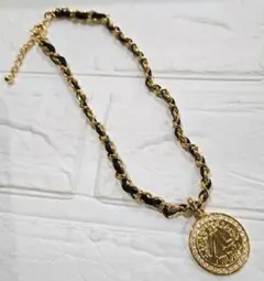 美品 アンドレルチアーノ◆ゴールド ブラック メダル ネックレス