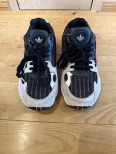 adidas ファルコン　スニーカー　ブラック　黒