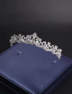 【新品未使用】結婚式 ウェディング ティアラ ビジュー リーフ&クラウンのサムネイル