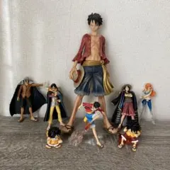 ワンピースフィギュア8体　ミニボックス付
