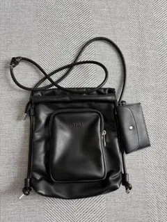 GYDA ブラック ショルダーバッグ 合成皮革