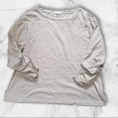 LOWRYS FARMベージュ Tシャツ 袖口がクシャクシャしてる　M252