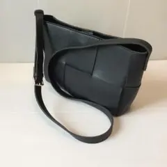 THE SHOP TK　編み込みデザイン ショルダーバッグ ブラックのサムネイル