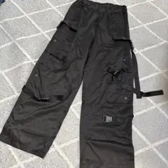 バックルデザインカーゴパンツ　サテン生地風
