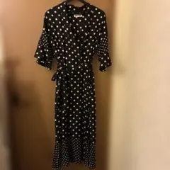 MUVEIL WORK ドット柄 カシュクールワンピースのサムネイル