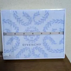 GIVENCHY バスタオル 水色