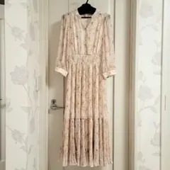 美品、試着のみ。tocco closetの花柄ワンピース