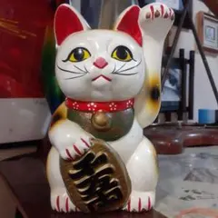 招き猫 陶器製 置物　昭和レトロ　縁起物 招き猫、アンティーク。 - メルカリ