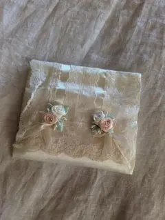 最終値下げ価格！新品　レースと花の小物入れ
