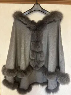 グレースコンチネンタル カシミヤ フォックスファーポンチョ GRACE CONTINENTAL カシミヤ100%フォックスファー ポンチョ - メルカリ