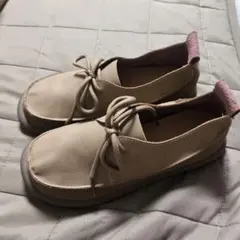 ベージュ レザー モカシン