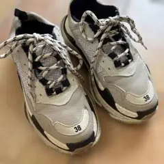 BALENCIAGA Triple S スニーカー 38のサムネイル