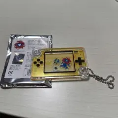 ミャクミャク　シャカシャカゲーム機風キーホルダー