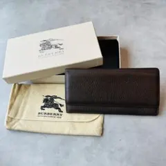 BURBERRY エンボスロゴ　内側ノバチェック 二つ折り長財布　濃茶