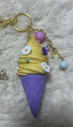 ディズニー　ラプンツェル　アイスクリーム型キーホルダー