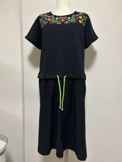 322 新品 黒ブラック 花刺繍 綿100%すそフリンジ ノースリーブ