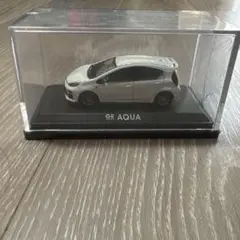 トヨタ GR SPORTS AQUA ミニカー ホワイト 非売品　アクアのサムネイル