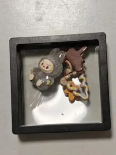 ラブブlabubuキーホルダー　クリスマス　グレー