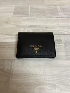 PRADA 二つ折り財布 サフィアーノレザー ブラック　少しの間値下げのサムネイル