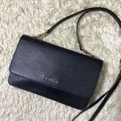 【美品】フルラ ウォレットショルダーバッグ レザー ブラック リーヴァ