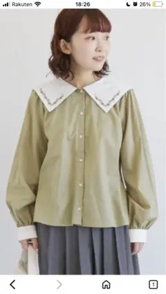 ベージュの長袖シャツ　刺繍　サマンサモスモス　SM2