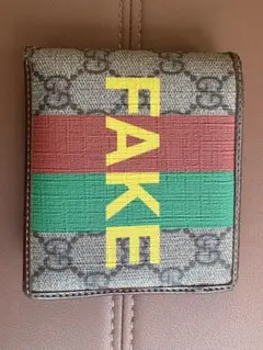 【グッチ】二つ折り財布 FAKE NOT GGスプリーム キャンバス レザー