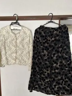 LAVINE アイボリー レース 上着と黒ベルベットスカート