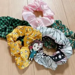 鬼滅の刃柄 シュシュ5点セット＋炭治郎キーホルダー